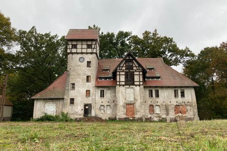 Granary in Jankowo up close