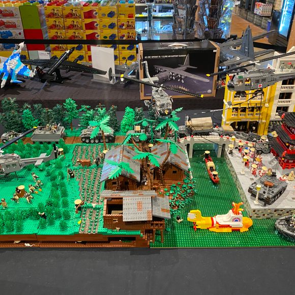 LEGO IDEAS - Blog - Central Perk Signing Event - Paris