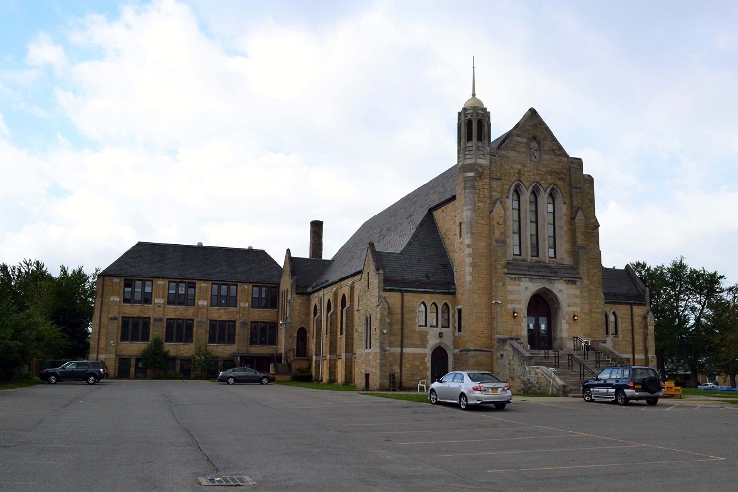 The exterior of the Jami Masjid seems almost unchanged.