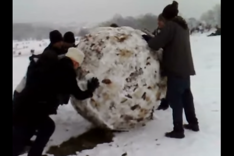 Watch These Joyous Strangers in London Roll a Massive Snowball Down a Hill