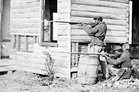 Two newly enlisted Union soldiers pose with their Springfield Armory Model 1861 rifle-muskets.