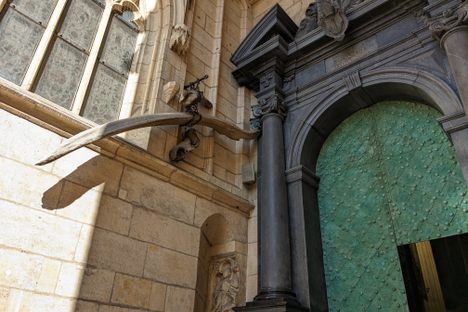 The Bones of the Wawel Dragon