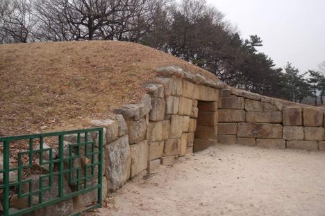 The entrance was made facing the direction that allowed in the least amount of warmth. 