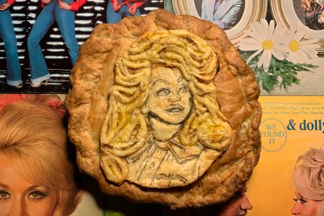 For Tennessee's biscuits and gravy pie, only Dolly would do as decor.