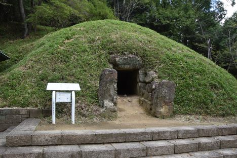 The tumulus.