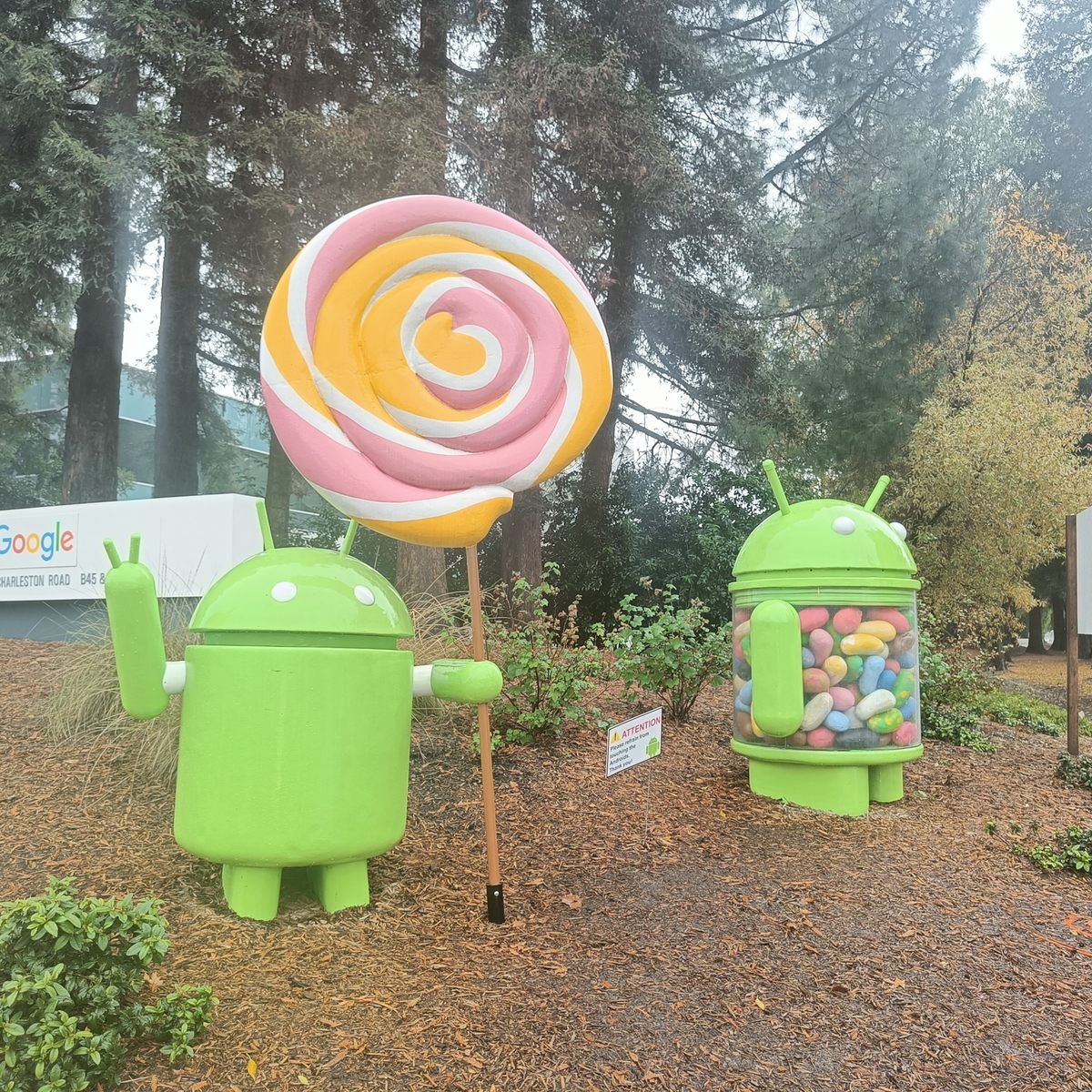 Android Lawn Statues - Atlas Obscura