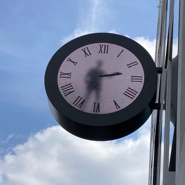 Paddington Real Time Clock by Maarten Baas