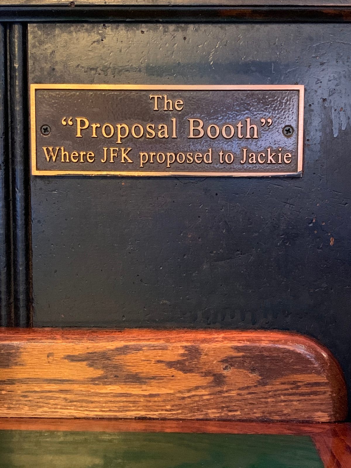 The Presidential Booths at Martin's Tavern – Washington, D.C. - Gastro ...