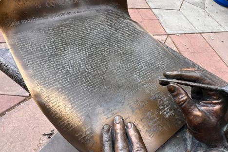 You can actually read the words of the Declaration!