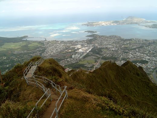 Ha'iku Stairs – Kaneohe, Hawaii - Atlas Obscura