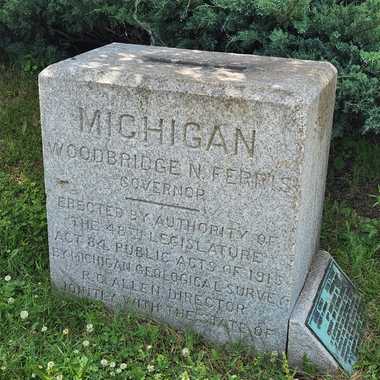 1915 Michigan border post