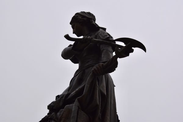 This axe-wielding heroine bravely defended a French town. 