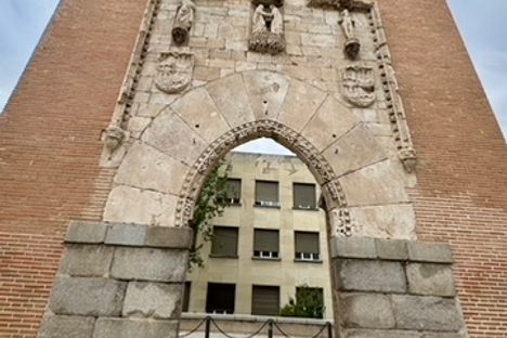 Puerta del Hospital de la Latina