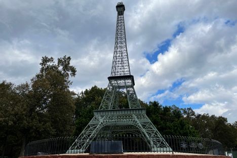 Eiffel Tower Park