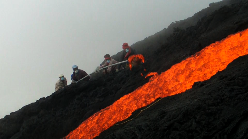 It's dangerous work, but long poles and good situational awareness help.