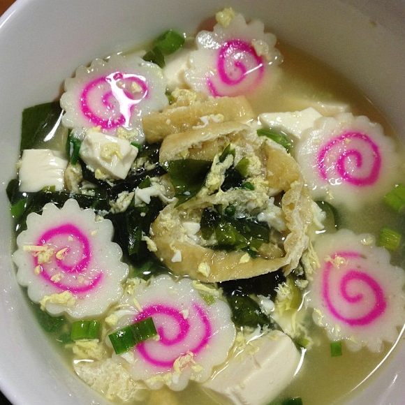 Tofu, scallion, and narutomaki soup.