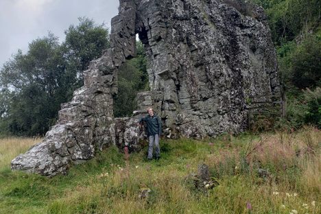 Clach na criche.