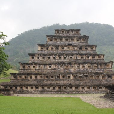 Pirámide de los Nichos