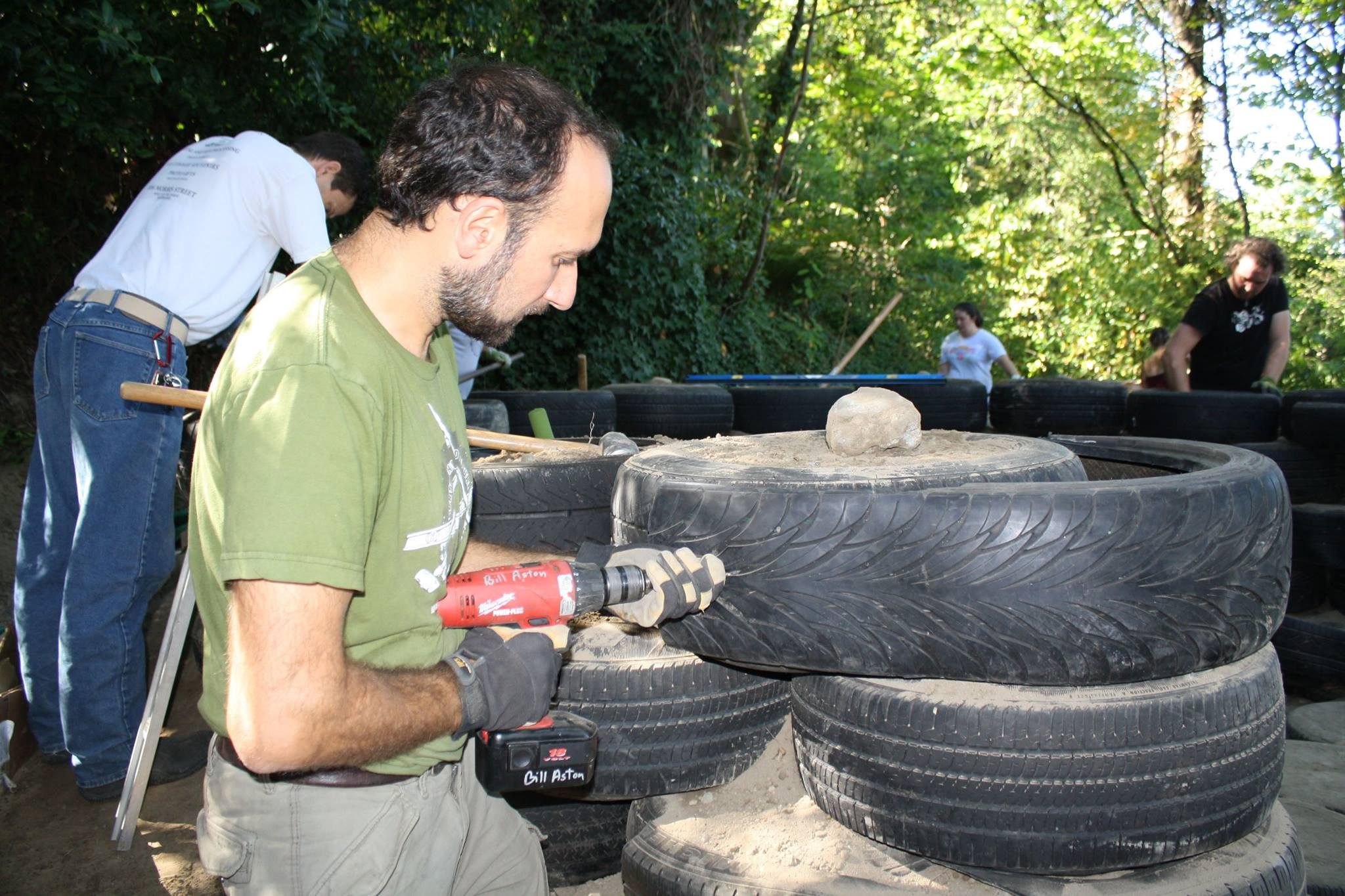 Florian Becquereau building the tire wall at the Trash Studio.