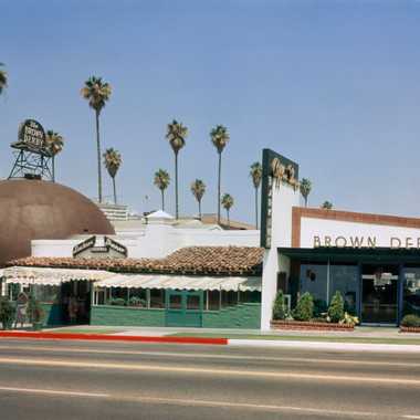 1950s Brown Derby on Wilshire Boulevard. 