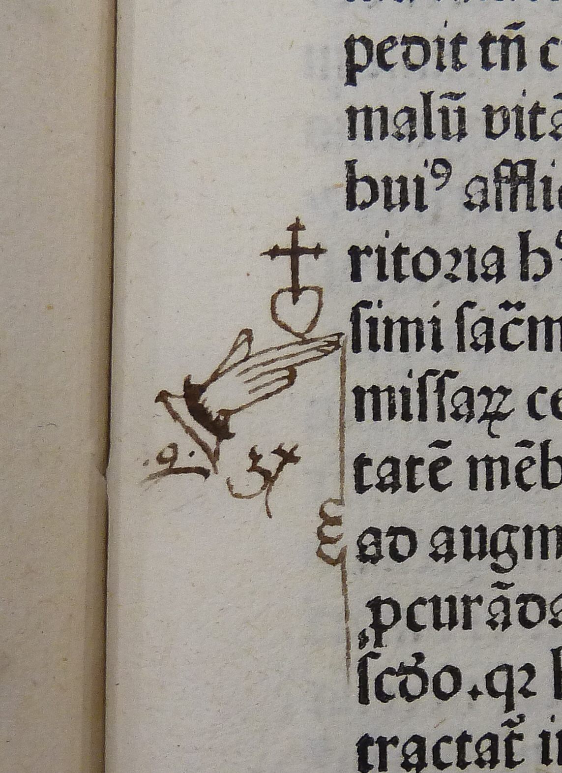 A manicule extending both index and middle finger toward the text. 