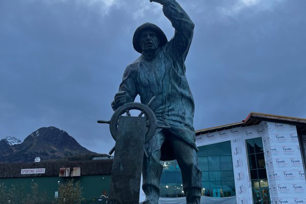 The memorial statue