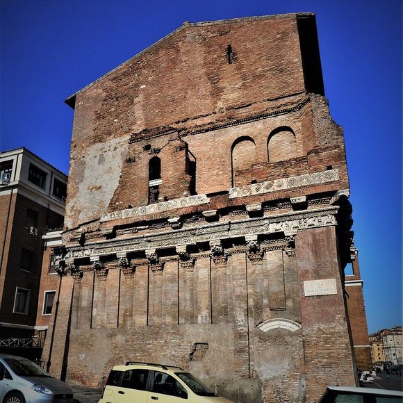 Het formulier Waarnemen Eigenlijk Casa dei Crescenzi – Rome, Italy - Atlas Obscura