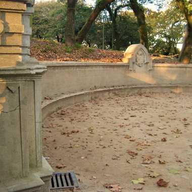Also known as the Lover&#8217;s Bench.