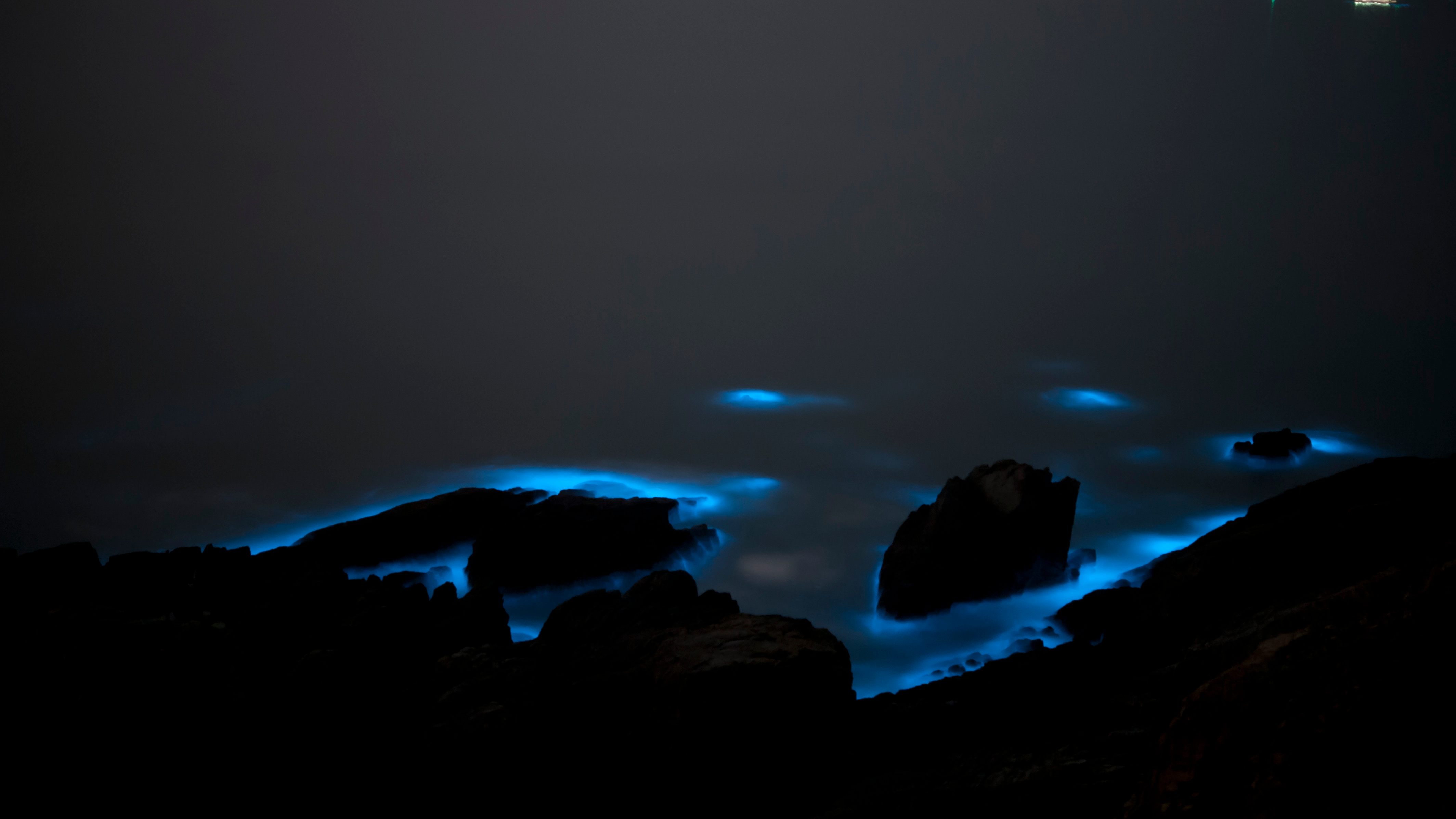 Red <em>Noctiluca scintillans</em> glowing around Taiwan's Matsu Islands.