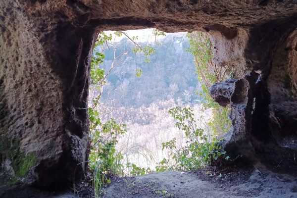 A window onto the valley below.