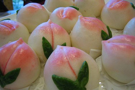 Peach buns symbolize longevity.