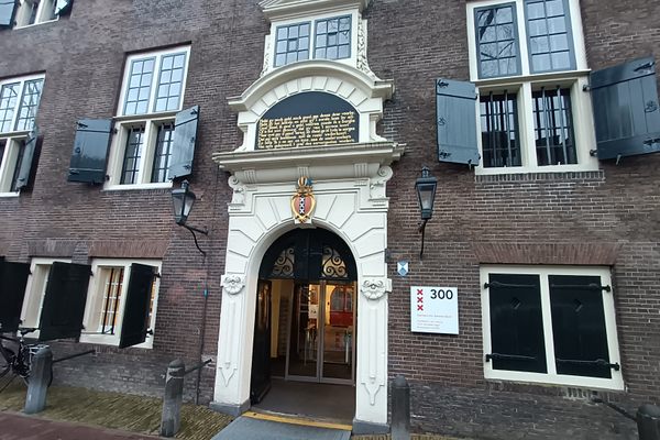 Stadsbank van Lening (City Bank of Lending)