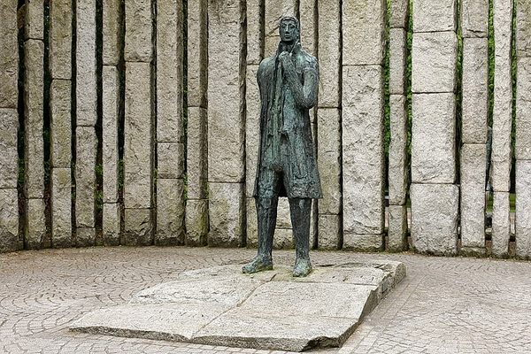 The statue of Wolfe Tone.