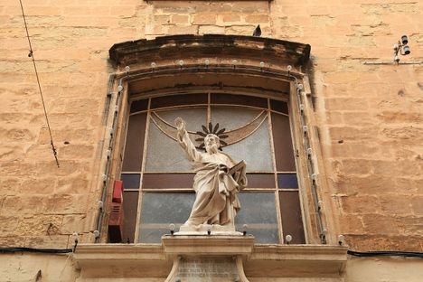A statue of St. Paul