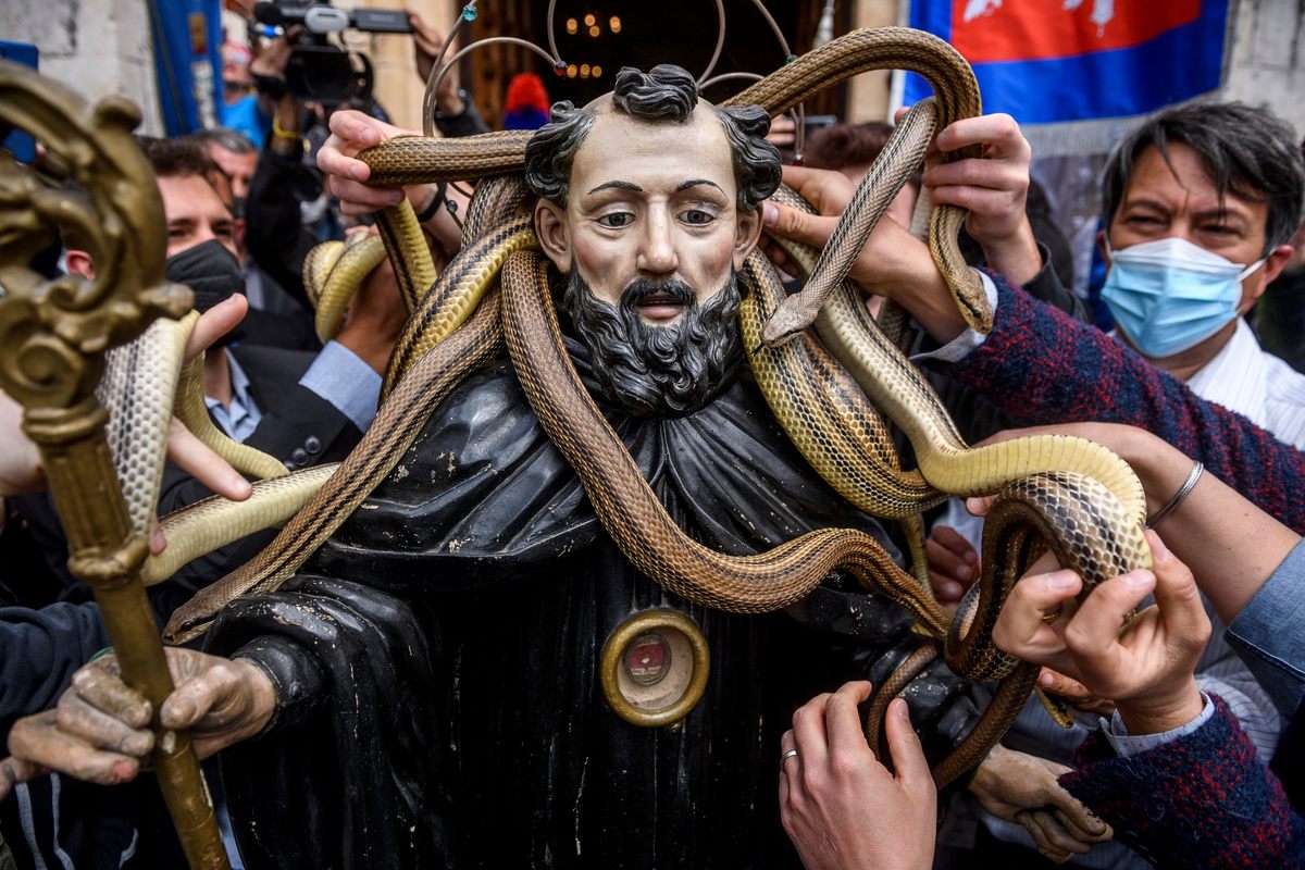 The Italian Town that Welcomes Spring with Live Snakes - Atlas Obscura