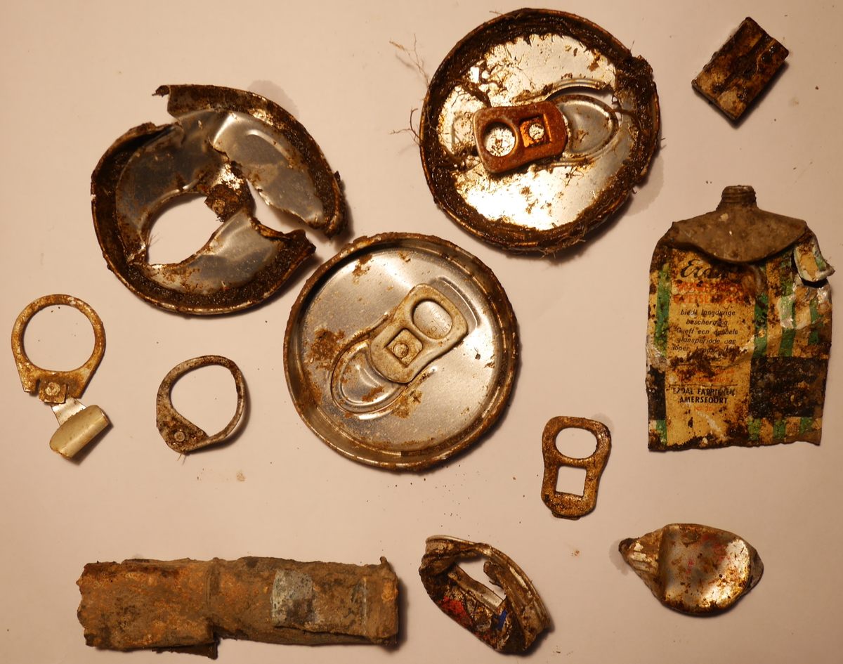 Watch your fingers on the rusty edges.
