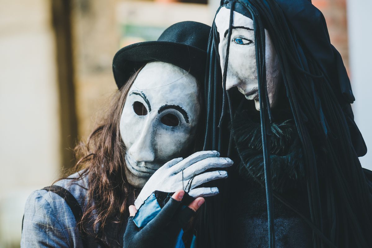 Two masked actors during one the daily performances in the streets of Charleville-Mézières.