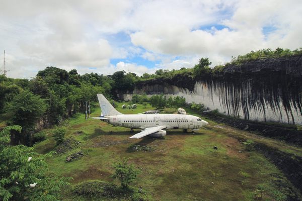 Bali's Abandoned Plane - Atlas Obscura