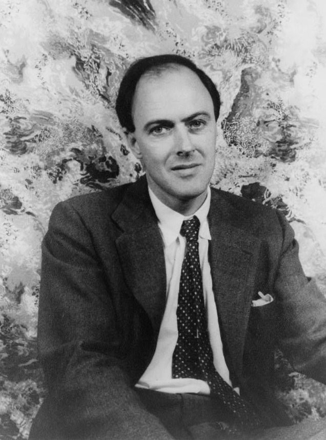 In 1979, the children's author Roald Dahl asked for tobacco seeds and a grapevine—to be enjoyed while reading <em>The New Oxford Book of English Verse</em> by Helen Gardner.