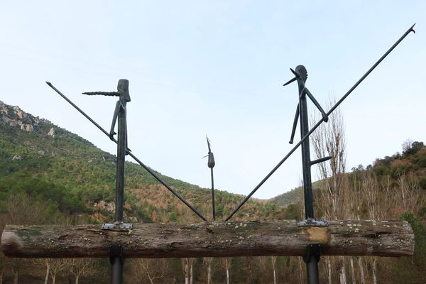Monument als Raiers at Pàrquing de les Morreres.