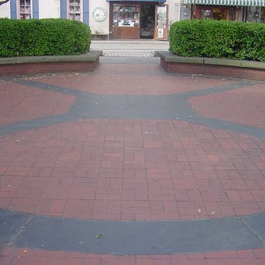 The echoing X. (Photo via Waymarking.com)