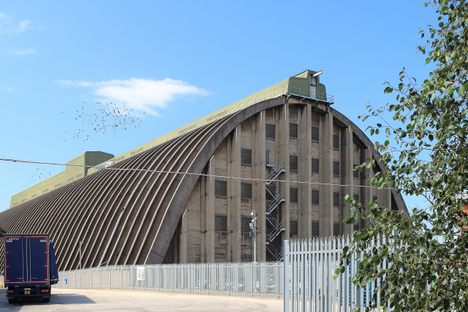 The rear of the Tate and Lyle Sugar Silo.