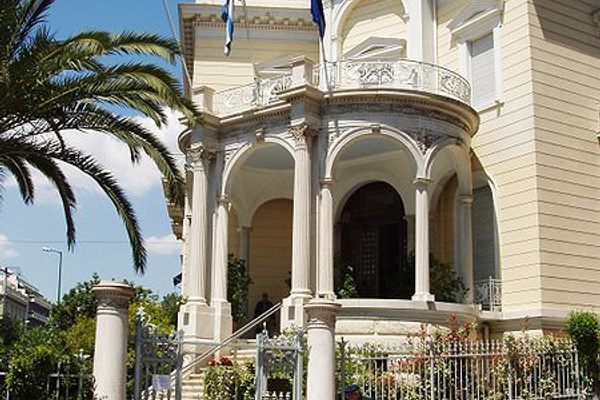 The Stathatos Mansion houses the temporary exhibits of the Museum of Cycladic Art. (Wikimedia Commons)