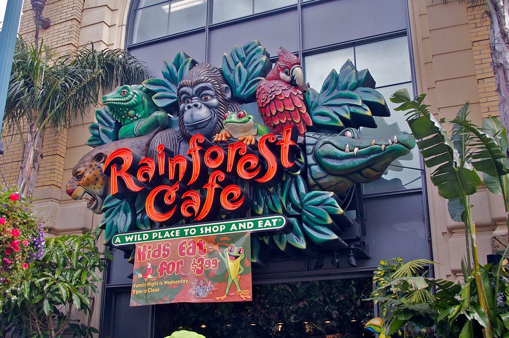 an animatronic leopard - Picture of Rainforest Cafe, Niagara Falls