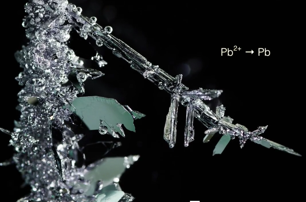 Watch the Microscopic Process of a Crystal Being Born