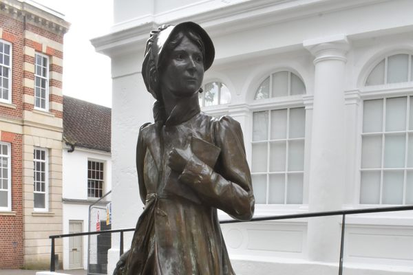 Bronze Jane Austen in Bastingstoke
