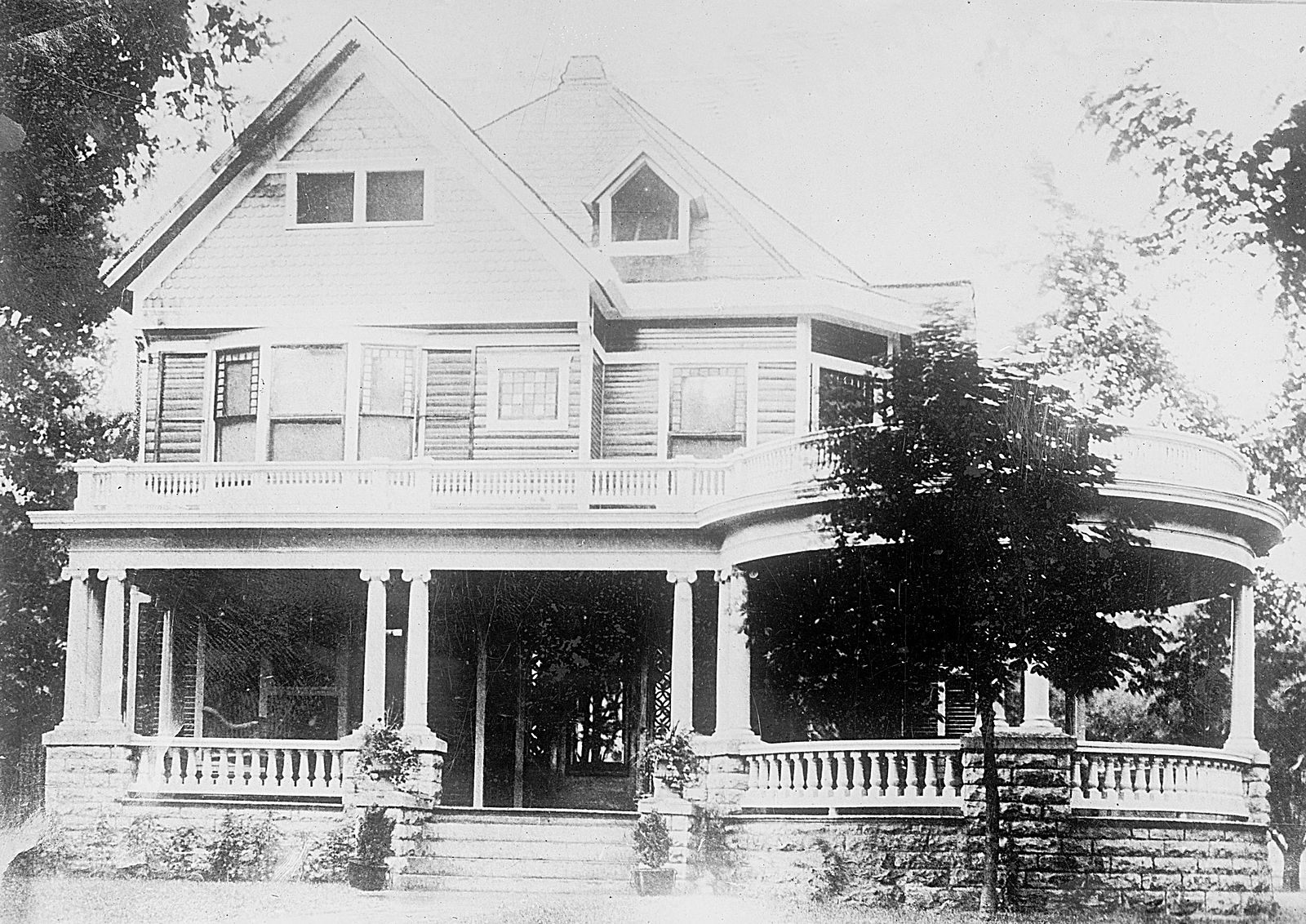Harding's front porch. When he was campaigning in 1920, the whole place would be mobbed. (Photo: Library of Congress)