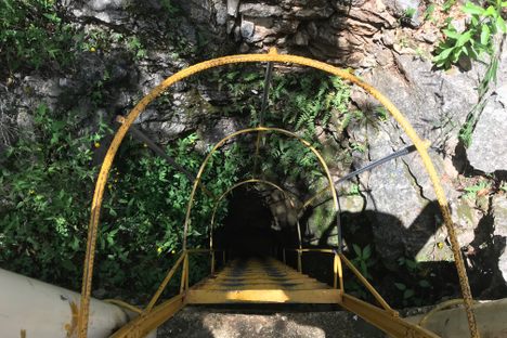 Entrance to Bolón-Chohol