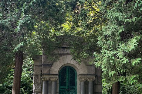 Here stands the Rose Hill Mausoleum.