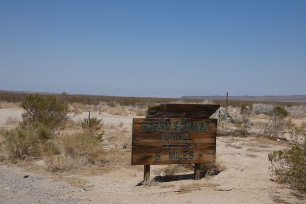 wooden sign off of 395 northbound